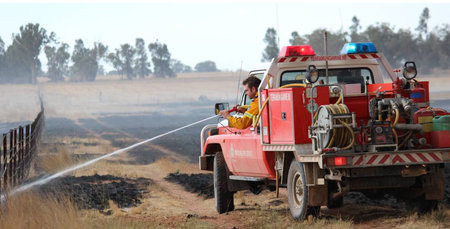 Fast action halts spread of Mogriguy grass fire